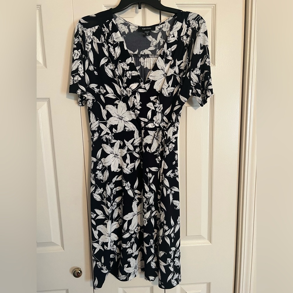 Karen Kane dress with side tie size medium